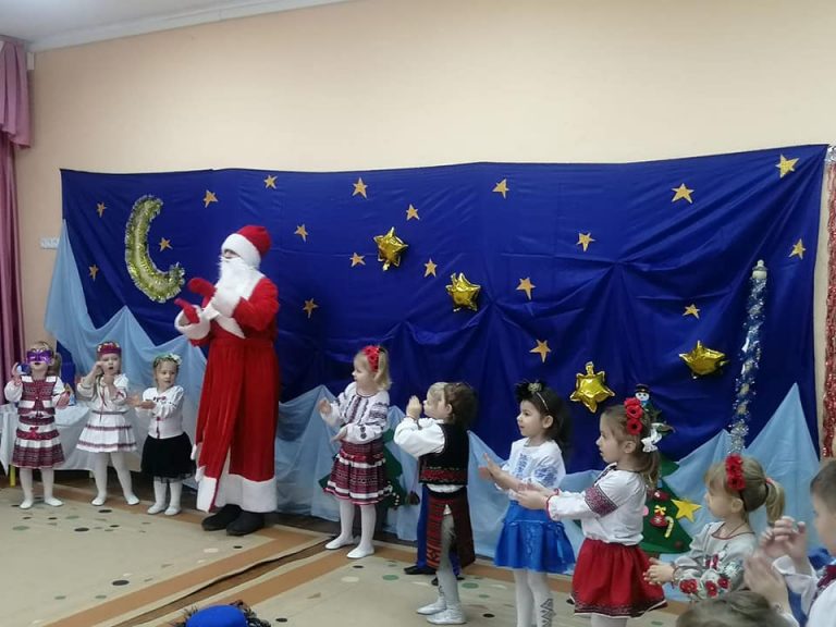 Діточки Гірської громади приймали солодкі подаруночки від Святого Миколая