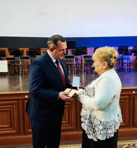 Жителька Гори отримала нагрудний знак до почесного звання України «Мати-героїня»