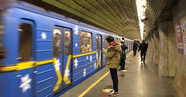 Відсьогодні метрополітен Києва відновлює сполучення через Південний міст