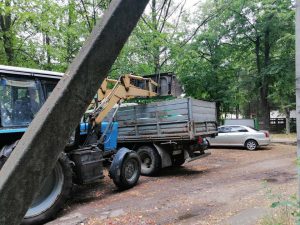 Працівники КП “Горянин” ліквідували стихійні сміттєзвалища біля контейнерних майданчиків