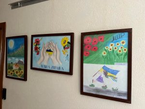 Виставка патріотичних малюнків у Гірській сільській раді