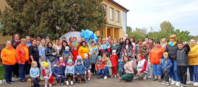 Благодійний ярмарок "Україна переможе!" на підтримку ЗСУ організували педагоги та батьки вихованців "Барвінку"