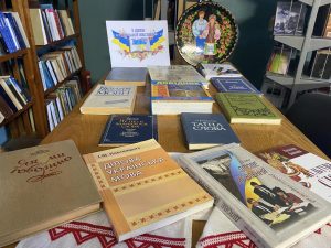 Тематичні книжкові виставки присвячені рідній мові