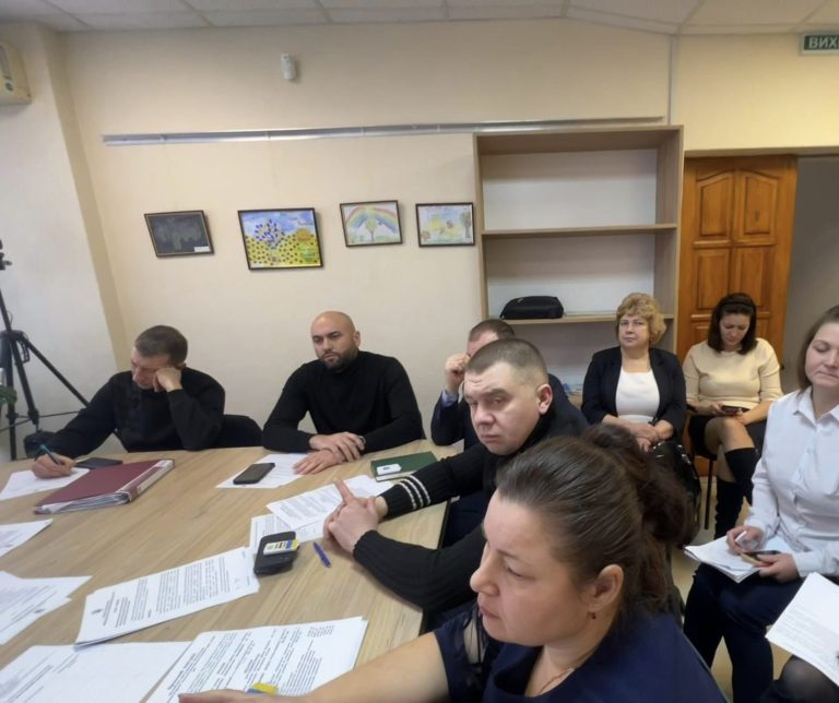 На першій в цьому році сесії Гірської сільської ради голова громади Роман Дмитрів разом з депутатами обговорювали проблему з електропостачанням