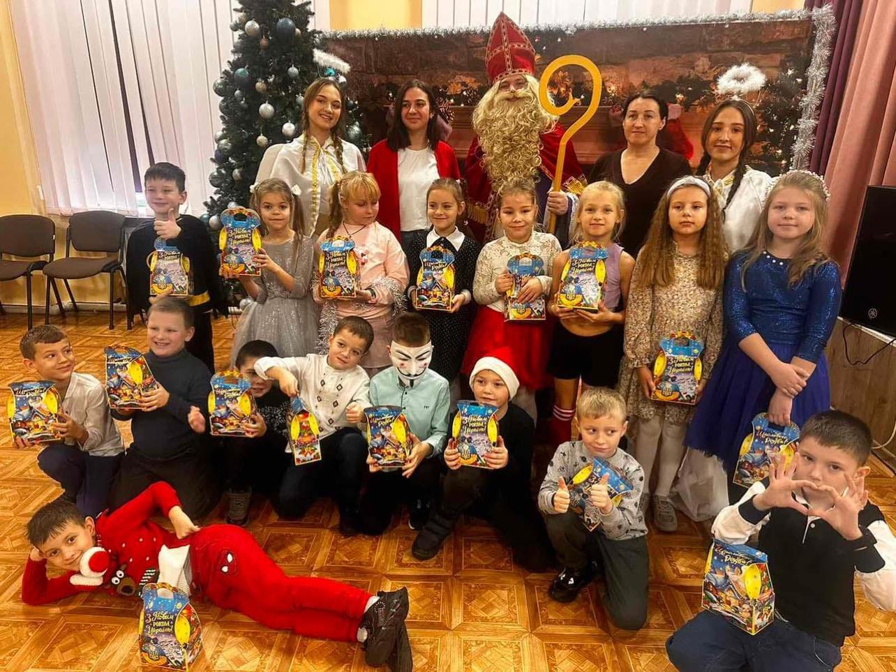 Діти громади отримали солодкий подарунок до Дня Святого Миколая