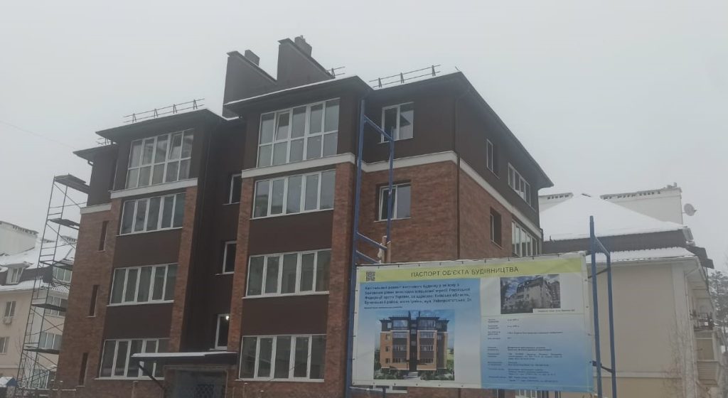 Відбудова Київщини: в Ірпені завершується капітальний ремонт багатоквартирного будинку на Університетській, 2к