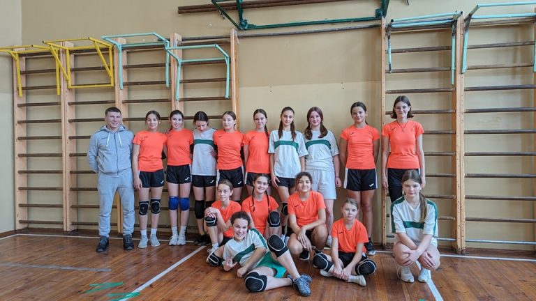 Товариська зустріч з волейболу між командами села Ревне та Воронькова
