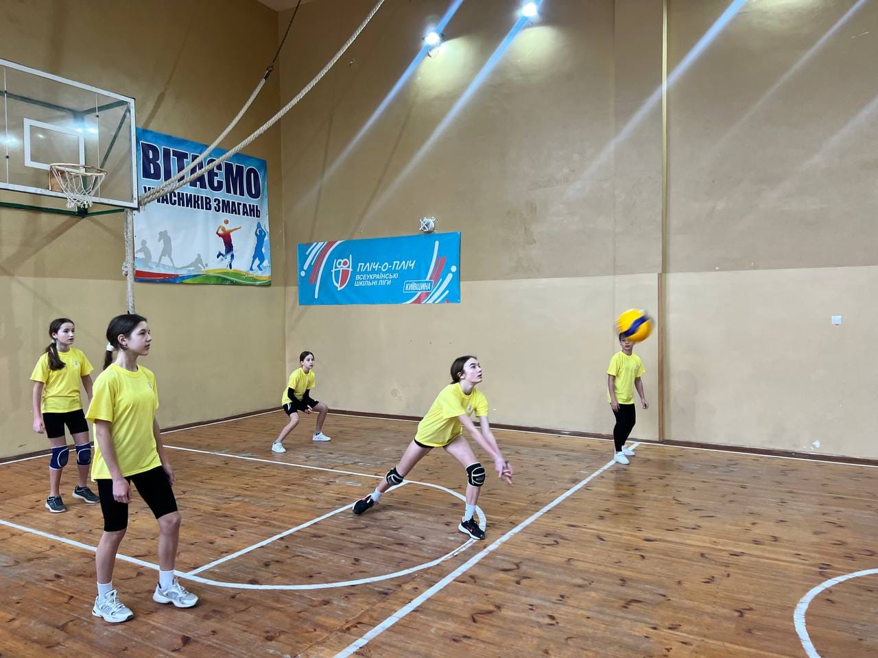 У Ревненському ліцеї пройшов другий етап Всеукраїнських шкільних ліг пліч-о-пліч з волейболу