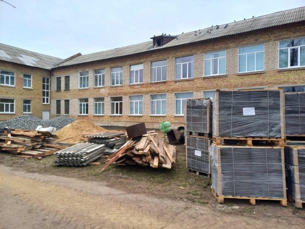 Руслан Кравченко: У селі Красилівка Броварського району триває відбудова зруйнованого росіянами ліцею