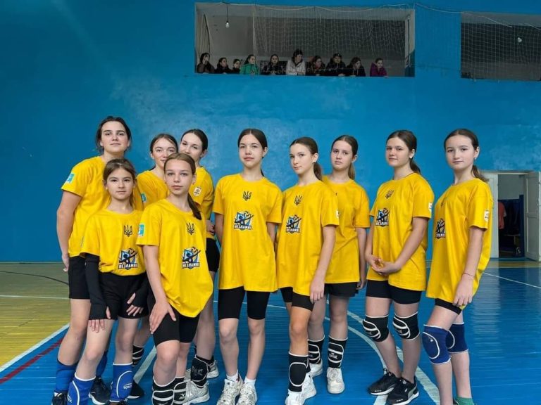 Жіноча волейбольна команда Ревненського ліцею «Незламні» змагалась у ІІІ районному етапі Всеукраїнських змагань «Пліч-о-пліч Всеукраїнські шкільні ліги» у Яготині