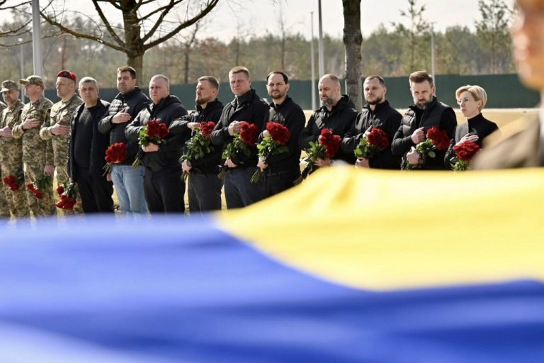 МИКОЛА КАЛАШНИК: СЬОГОДНІ НА НАЦІОНАЛЬНОМУ ВІЙСЬКОВОМУ МЕМОРІАЛЬНОМУ КЛАДОВИЩІ ВШАНУВАЛИ ПАМ’ЯТЬ ОДИНАДЦЯТИ НЕВІДОМИХ ЗАХИСНИКІВ І ЗАХИСНИЦЬ УКРАЇНИ