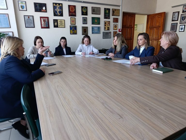 22 квітня 2026 року в адміністративному приміщенні Гірської сільської ради відбулося чергове засідання комісії з питань освіти, культури, сім’ї, молоді, спорту, у справах релігії, соціального захисту населення та охорони здоров’я.