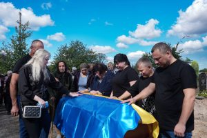 Гірська громада провела в останню земну дорогу свого Героя - Захисника України Юрія Бідненка із села Ревне