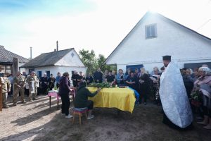 Гірська громада провела в останню земну дорогу свого Героя - Захисника України Юрія Бідненка із села Ревне