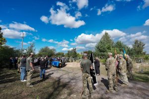 Гірська громада провела в останню земну дорогу свого Героя - Захисника України Юрія Бідненка із села Ревне