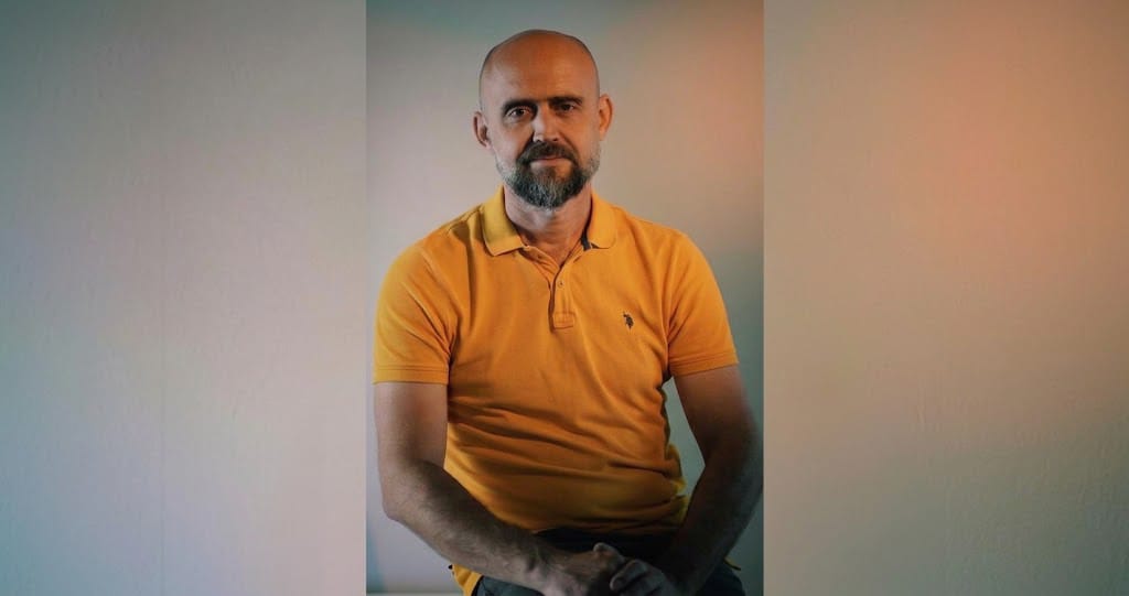 Сила будь-якої громади вимірюється не тільки кілометрами доріг чи цифрами у звітах. Вона вимірюється людьми. Тими, хто запалює в дітях цікавість до світу, навчає мислити сміливо та вірити у власні сили.