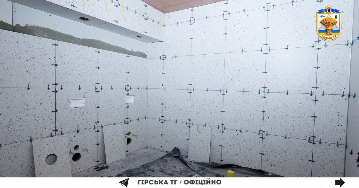 Знову середа. І знову разом із батьками, представниками Управління капітального будівництва та Управління гуманітарного розвитку оглядаємо хід реалізації проєкту нової школи в селі Гора.
