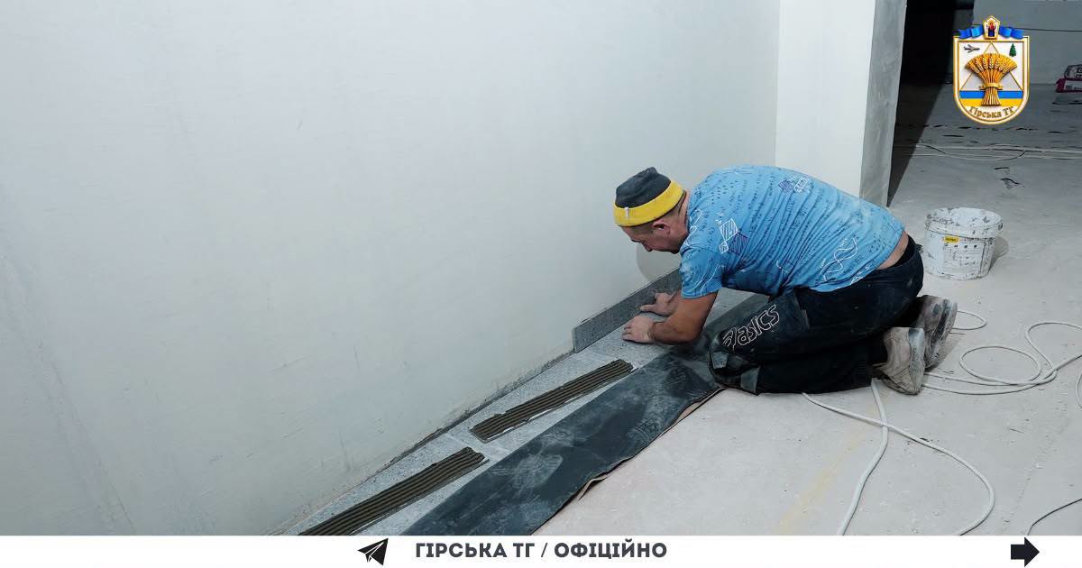 Знову середа. І знову разом із батьками, представниками Управління капітального будівництва та Управління гуманітарного розвитку оглядаємо хід реалізації проєкту нової школи в селі Гора.